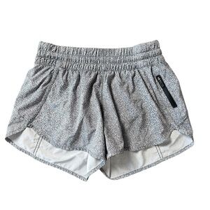 Lululemon tracker shorts 4” Size 6